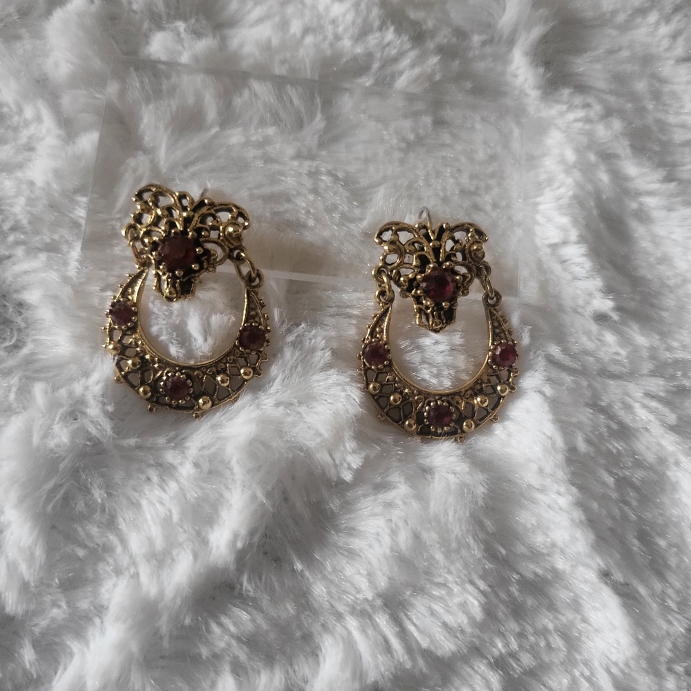 Vintage red,gold tone,drop ear rings.